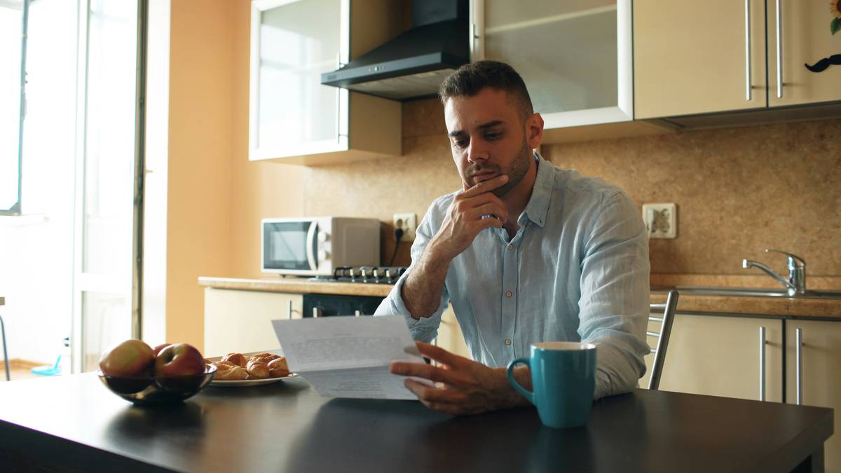 Bar chart showing 68% of gig workers faced income disruption during travel, but only 12% had relevant insurance coverage