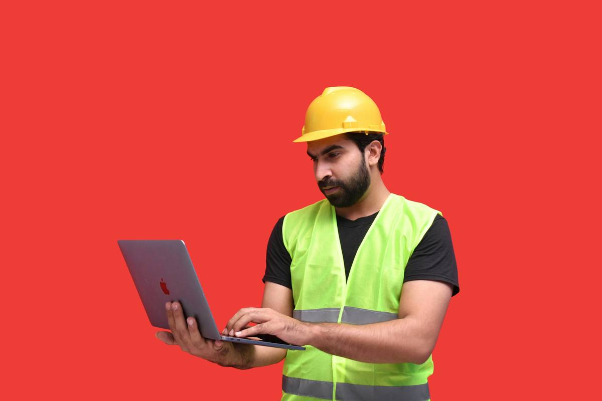 Infographic showing top 5 insurance gaps for gig workers in Telangana: income loss (68%), equipment damage (52%), medical (47%), liability (39%), interstate coverage (31%)