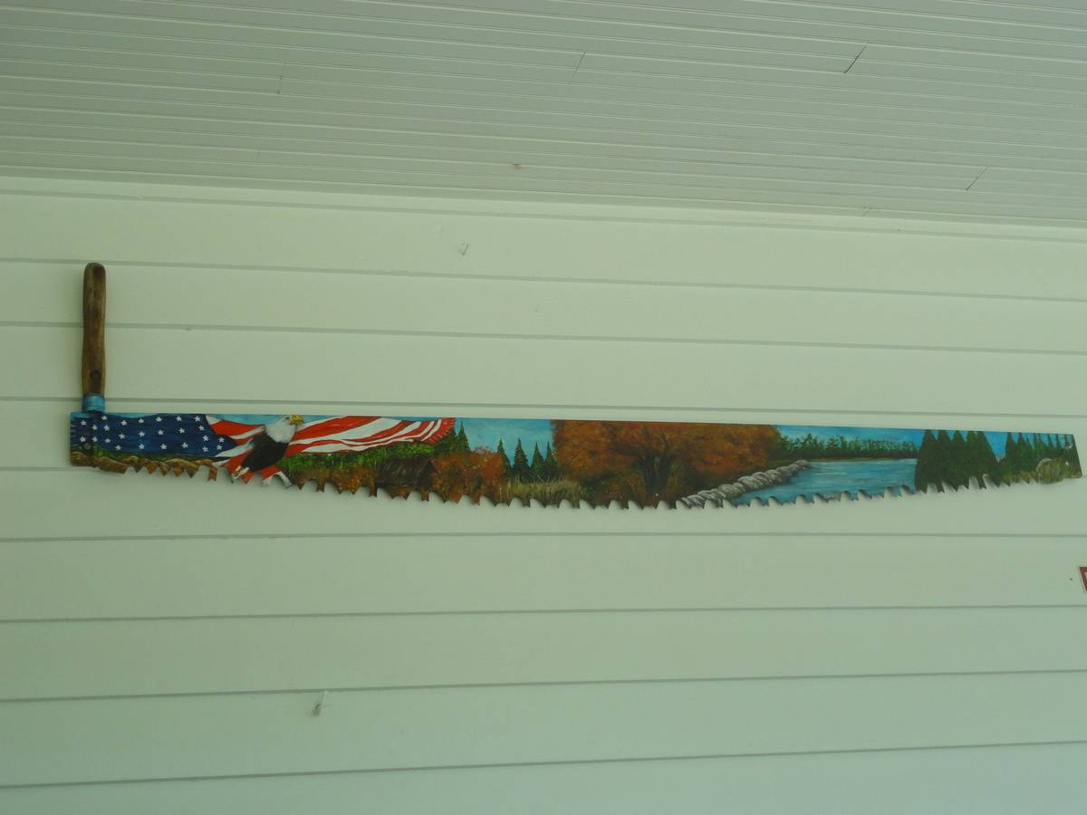 a picture of an american flag on a wall